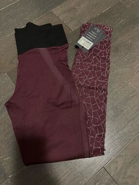 NUX Berlin Legging Pinot Size M Seamless Compression NWT